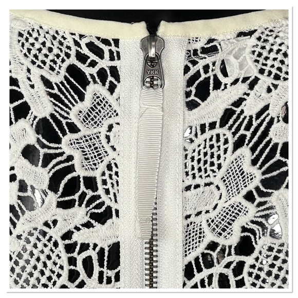 CAbi - Border Open Needle Lace Top Sz L - Picture 6 of 8